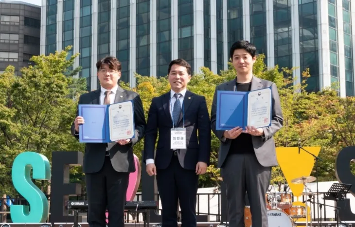 지난 8일 서울광장에서 열린 ‘2024 어린이환경페스타’에 참석한 임만균 위원장(가운데)
