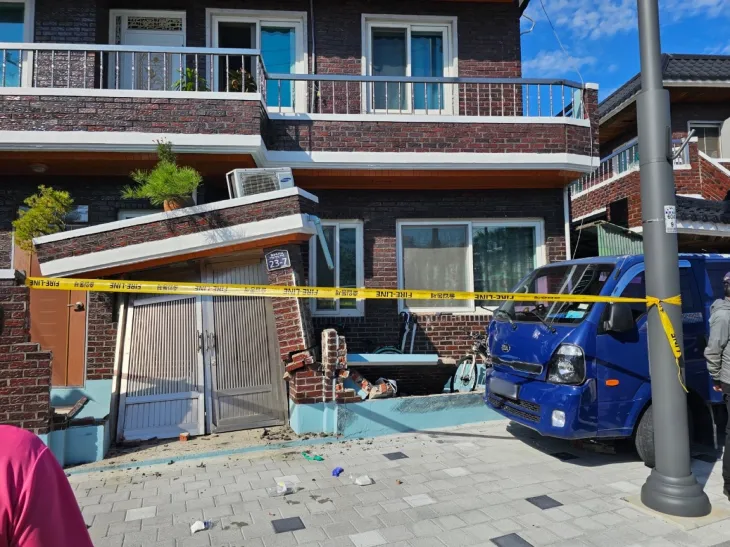 10일 오전 9시20분쯤 동구 불로동 불로공원 인근에서 A(70대)씨가 몰던 포터 화물차가 인도로 돌진해 행인들을 들이받아 1명이 숨지고 3명이 중경상을 입었다. 대구소방안전본부 제공