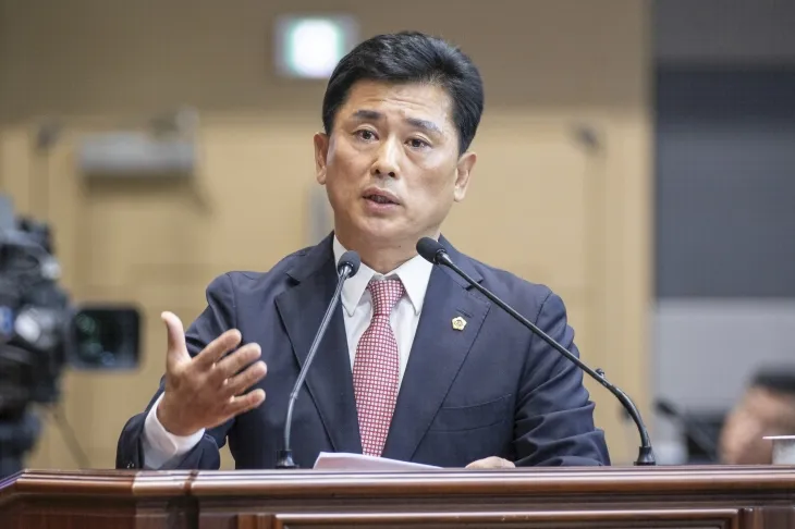 10일 열린 제350회 임시회에서 도청신도시와 경북 북부권 발전에 관해 도정질문을 하는 김대일 의원. 경북도의회 제공