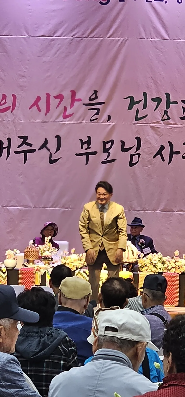 지난 8일 열린 ‘2024년 도봉구 어르신 장수 문화 축제’에 참석한 홍국표 의원