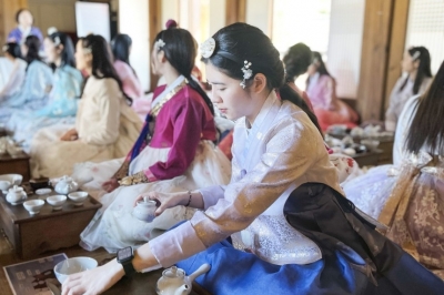 대한항공 외국인 승무원 채용 5년만에 재개… 한국 문화 교육 실시