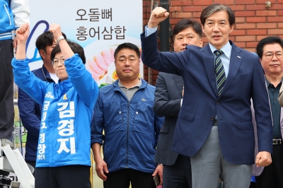 조국 “尹·김 여사 공동정권 안 돼” 한동훈 “野, 선거를 선동 도구로”