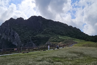 성산일출봉의 탄생 뒤집는 반전… “5000~6700년전 형성된 복합화산체”