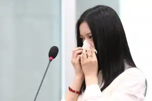 “질질 짜면 도와주냐?” 뉴진스 하니 악플러, ‘모욕 혐의’ 공소 기각…이유 보니