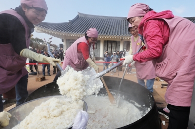 2000인분 가마솥 밥 짓기