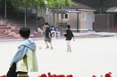 학부모 갑질 영향? “담임 안 할래요”…늘어나는 기간제 담임 교사, 6명 중 1명꼴