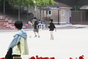 thumbnail - 학부모 갑질 영향? “담임 안 할래요”…늘어나는 기간제 담임 교사, 6명 중 1명꼴