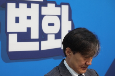 ‘한 달 살이’ ‘꾹다방’에도 한계…조국의 다음 스텝은 [주간 여의도 Who?]