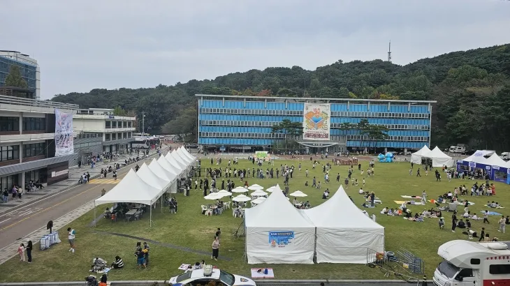 경기 수원 옛 경기도청사에서 ‘리얼 트레저 페스티벌’이 진행되고 있다. 경기도 제공
