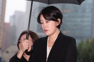 ‘음주운전’ 문다혜 경찰 출석…“해서는 안 될 큰 잘못”(종합)