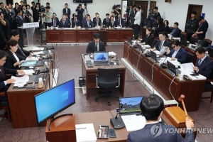 국감서 조국 대표 일가 웅동학원 사회 환원·이사장 사퇴 ‘도마’