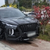 춘천서 SUV 인도 돌진…70대 행인 중상
