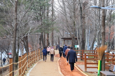 맨발로 황톳길 걷고, 치유마을서 명상… 청주 ‘힐링 도시’로 뜬다