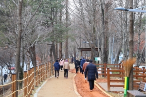 맨발로 황톳길 걷고, 치유마을서 명상… 청주 ‘힐링 도시’로 뜬다