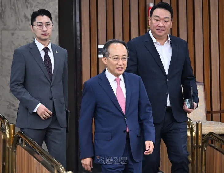 22일 추경호 국민의힘 원내대표가 국회에서 열린국정감사대책회의에 참석 하고 있다.2024.10.22. 안주영 전문기자