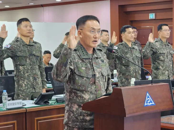 고창준 육군 제2작전사령관이 22일 국회 국방위원회 국정감사에서 증인 선서를 하고 있다. 2024. 10. 22. 민경석 기자