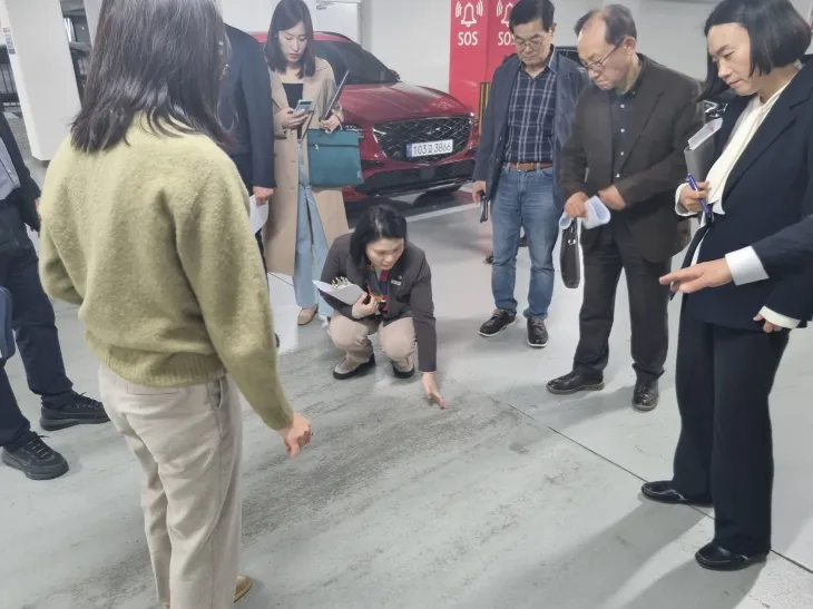 시공사, 민원해소자문위원단, 강동구청, 주민들과 함께 현장점검중인 박춘선 의원