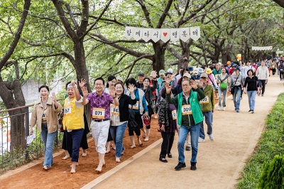 맨발 황톳길 걷고 더 촉촉해진 영등포[현장 행정]