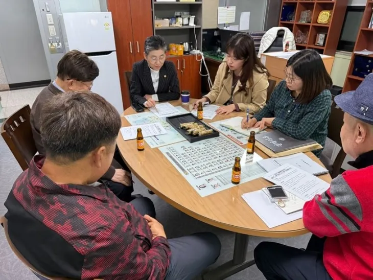 지난 23일 ‘신림선 서울대벤처타운역 출입구 증설’ 관련해 서울시와 간담회를 가진 유정희 의원(윗쪽 가운데)