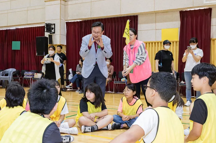 지난해 다문화 축제에 참석한 최호권(가운데) 서울 영등포구청장. 영등포구 제공