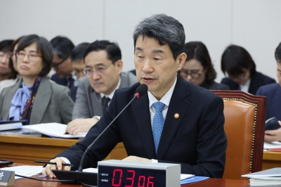 이주호, AI디지털 교과서 속도조절 시사…“2026년 이후 교과목 조정”