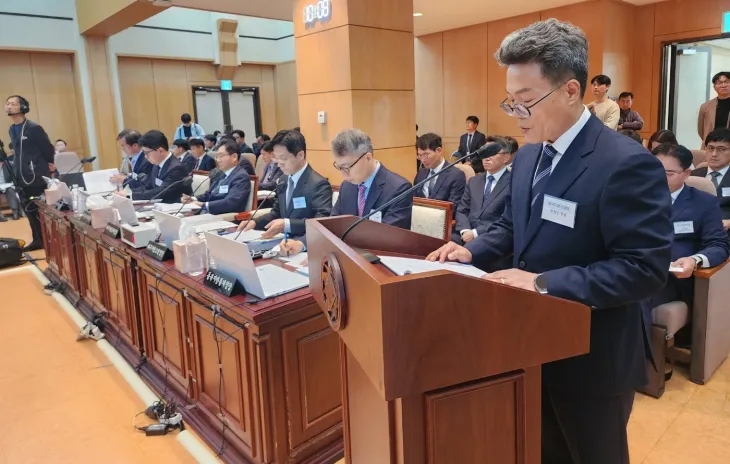 한경선 대구지방국세청장이 24일 오전 대구 중구 한국은행 대구경북본부에서 열린 국회 기획재정위원회의 대구지방국세청, 대구본부세관, 대구지방조달청, 동북지방통계청, 한국은행 대구경북본부·포항본부에 대한 2024년도 국정감사에서 업무보고를 하고 있다. 2024. 10. 24. 민경석 기자