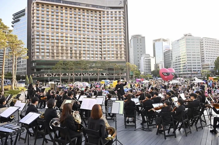 롯데백화점, 키즈 오케스트라와 함께하는 ‘찾아가는 음악회’ 성료