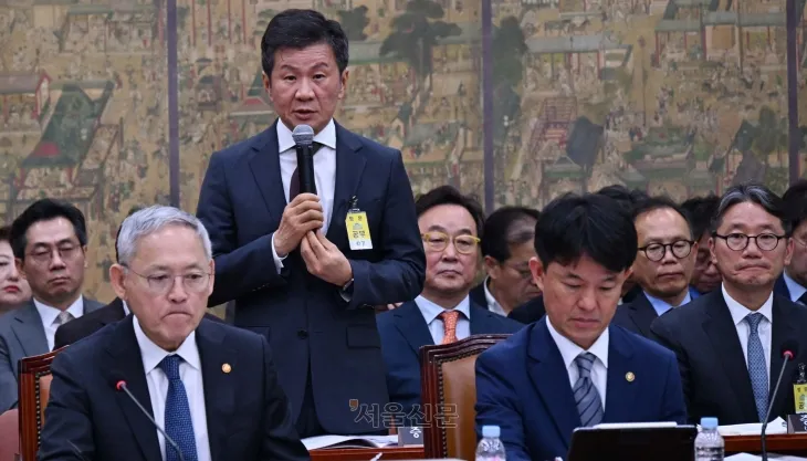 24일 ‘대한축구협회  정몽규 회장이  국회 문화체육관광위원회 종합 감사에 증인으로 출석해 의원 질의에 답하고 있다.2024.10.24안주영 전문기자