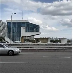 한강대교 위 새단장해 개장한 전망카페 ‘견우카페’ 외관모습