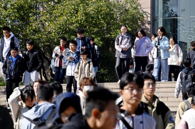 경쟁률이 무려 1만대 1…‘철밥통’ 일자리에 난리 났다는 中청년들, 뭐길래