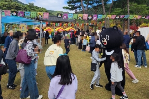 thumbnail - “축제 아닌 김밥지옥” 쏟아진 비난…“기죽지 마세요” 김천시에 칭찬 글 쇄도