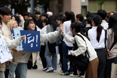 “내년에 꼭 만나요”… 대학 수시 수험생 응원