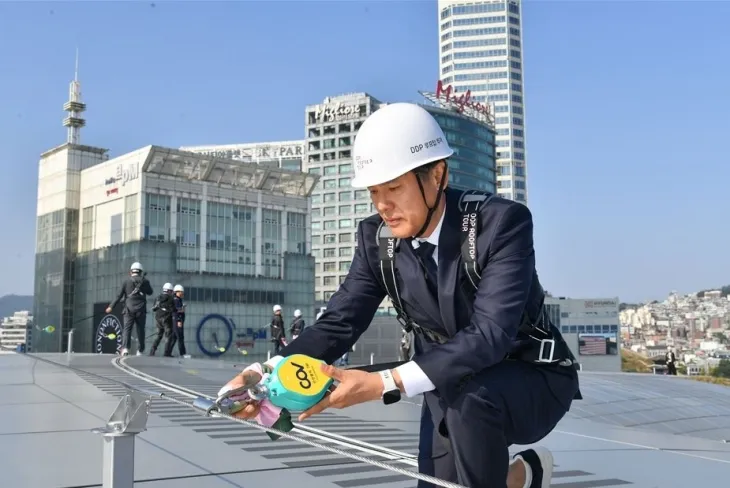 지난 24일 ‘DDP 루프탑 투어’ 사전점검 투어에 참석한 김길영 위원장