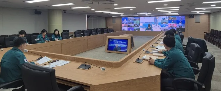 전라남도가 29일 관계기관들과 럼피스킨 및 조류인플루엔자 방역대책 회의를 하고 있다.