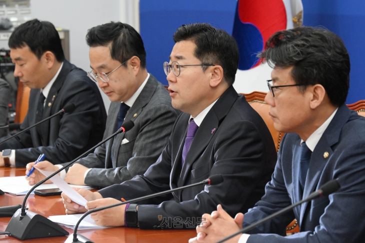 박찬대 더불어민주당 원내대표가 29일 국회에서 열린 원내대책회의에서 발언하고 있다. 2024.10.29 홍윤기 기자