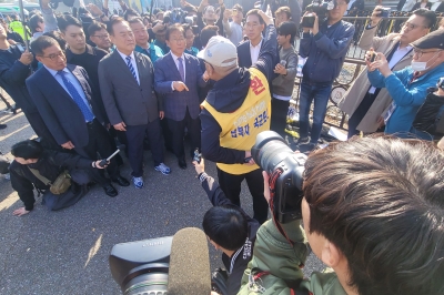 [현장]강경 저지에 대북전단 못날려…“다음엔 드론으로”