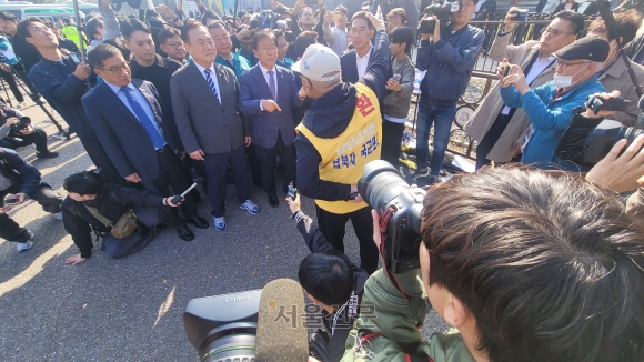 [현장]강경 저지에 대북전단 못날려…“다음엔 드론으로”