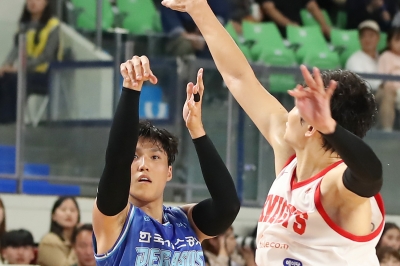 가스공사, 곽정훈의 외곽포로 5연승에 1위 굳혀…SK에 91-76 제압