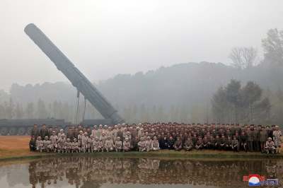 北, ICBM 이어 핵잠수함 개발 가능성… 한미일, 美 전략폭격기 참가 공중훈련