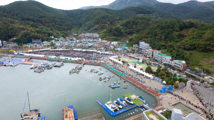 경상남도 통영시에서 열린 ‘어부장터’ 축제 현장 모습. 통영시 제공