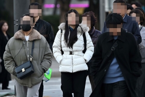 ‘입동’ 아침 기온 영하권… 외투로 중무장한 출근길