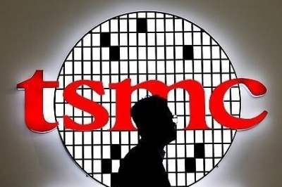 트럼프 눈치 보는 TSMC, “中에 첨단 AI칩 공급 중단”