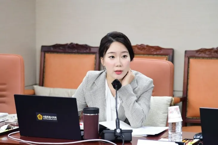 지난 8일 열린 제327회 정례회 교육위원회 행정사무감사에서 질의하는 채수지 의원
