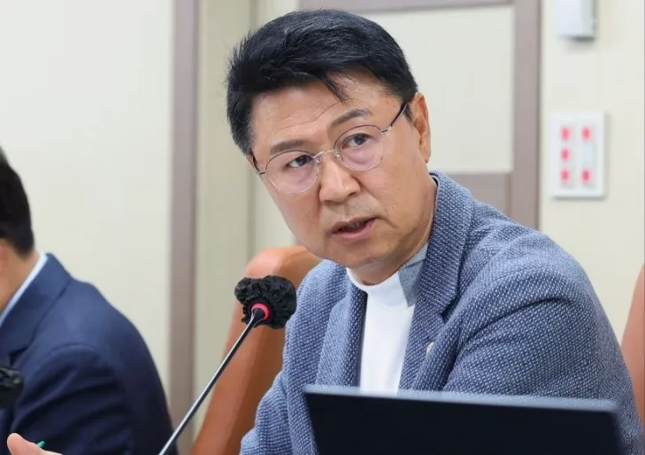 지난 8일 열린 서울에너지공사 행정사무감사에서 질의하는 이봉준 의원