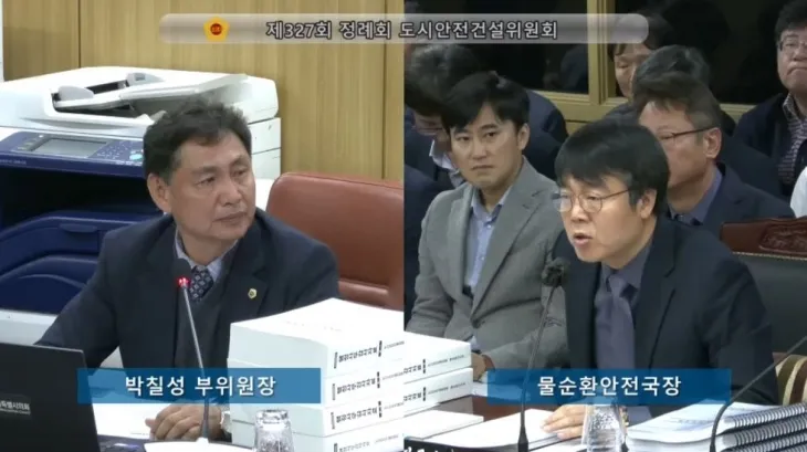 지난 8일 제327회 정례회 물순환안전국 행정사무감사에서 질의하는 박칠성 부위원장
