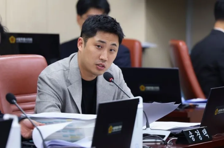 지난 5일 제327회 정례회 문화체육관광위원회 소관 대변인 행정사무감사에서 질의하는 송경택 의원