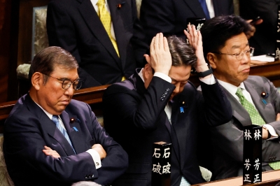 “눈이 슬슬 감기네”…日 이시바, 총리직 달린 선거 도중 ‘꾸벅’