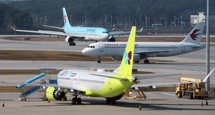 인천국제공항 2터미널에서 비행기가 보인다. 2024.10.30. 뉴스1