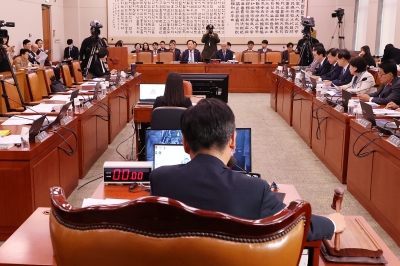 ‘적국→외국’ 간첩법 개정안 법사위 소위 통과…한동훈 “오래 걸렸다”