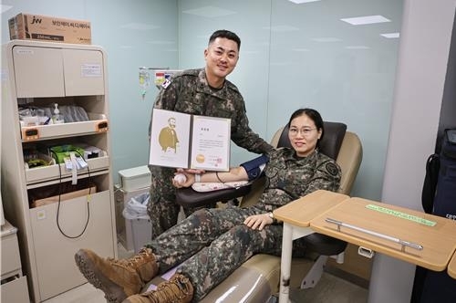 연애 시절에도 ‘헌혈의 집’ 데이트 한 군인 부부…‘헌혈 50회’ 달성